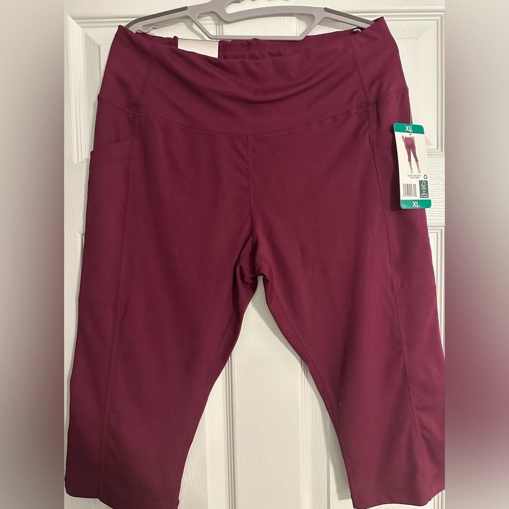 32 Degrees Women's Leggings Capri in Burgundy
